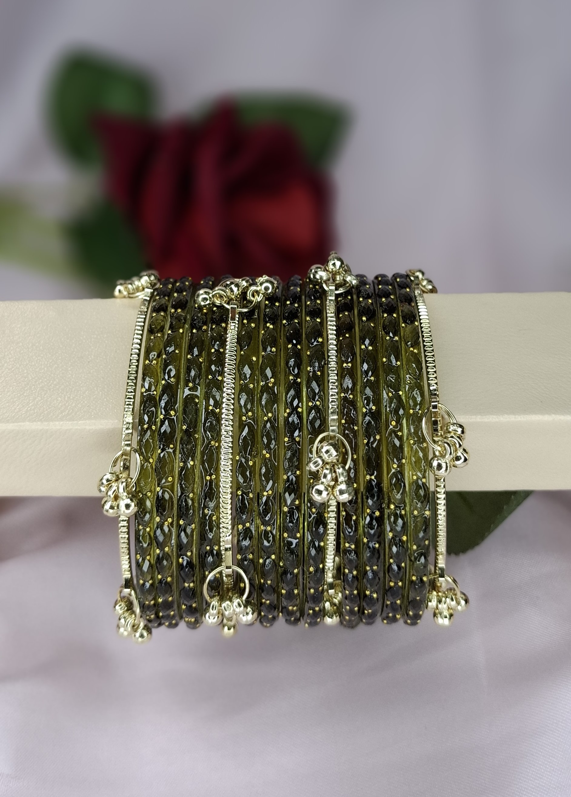 Kashmiri and Dadi Ma Glass Bangle Combo (৪ পিস কাশ্মীরি এবং ১ ডজন দাদি মা)