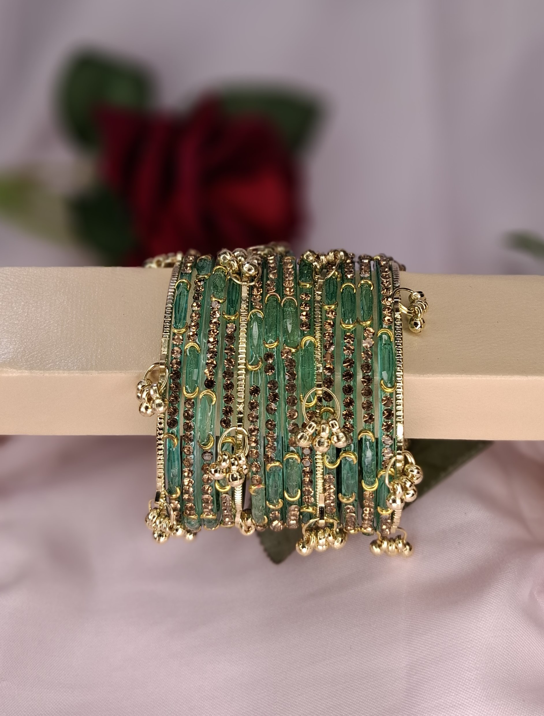 Kashmiri and Dadi Ma Glass Bangle Combo (৪ পিস কাশ্মীরি এবং ১ ডজন দাদি মা)